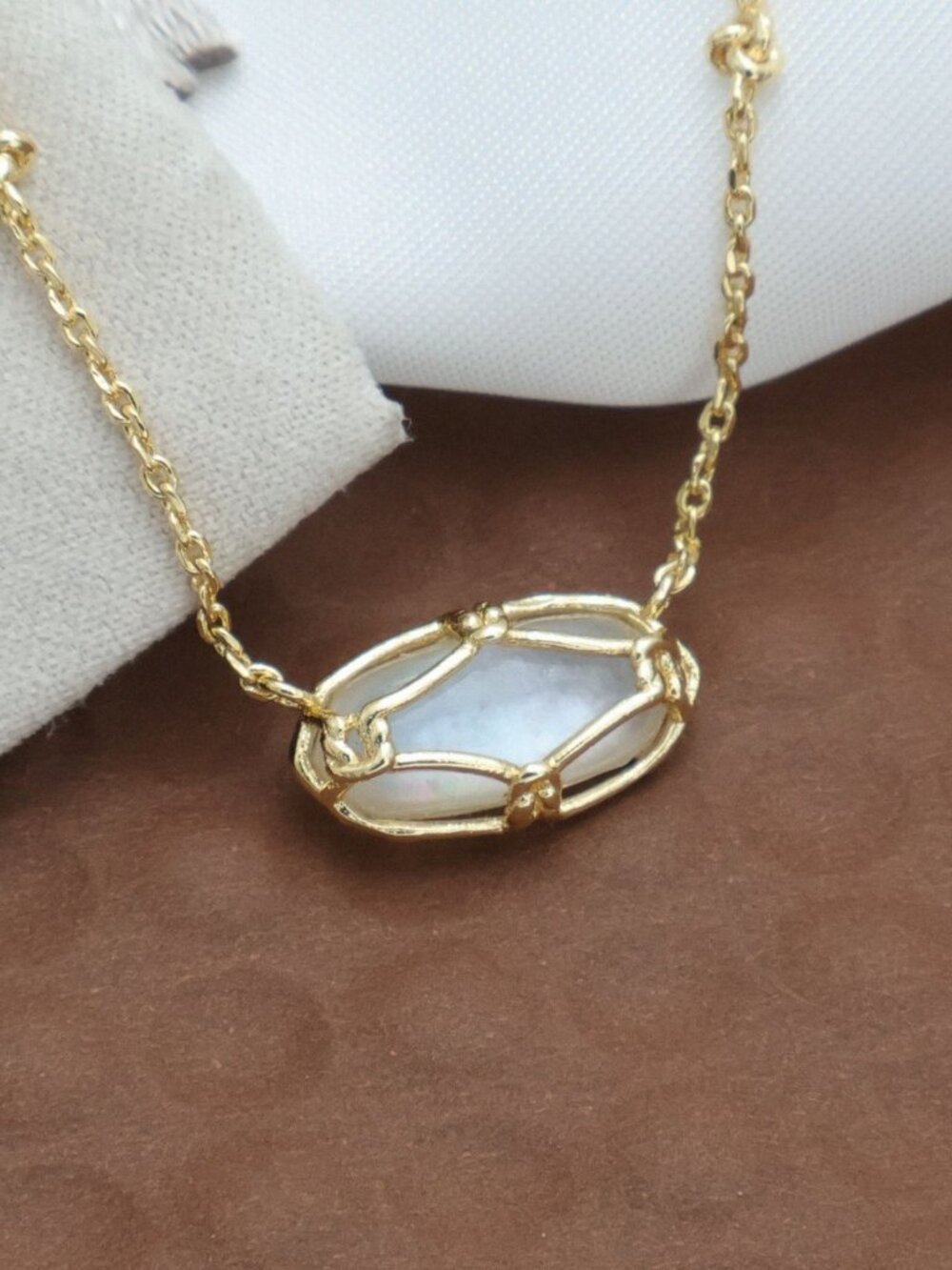 Kendra Scott Elisa Lattice Frame Ivory Mother Pearl Necklace Gold - Picture 2 of 2